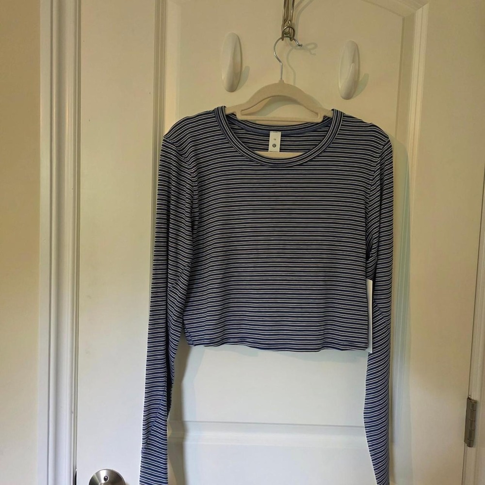 Lululemon Hold Tight Straight-Hem Cropped blue and white striped long sleeve
